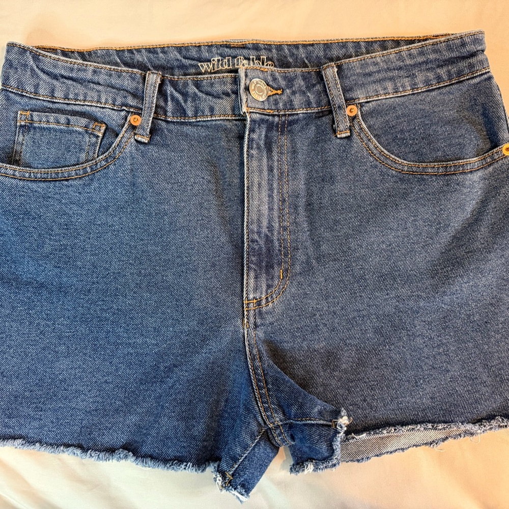Wild Fable High Rise Mom Shorts Size 12 Medium Wash Raw Hem